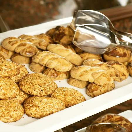 מלון Halifaks 4*