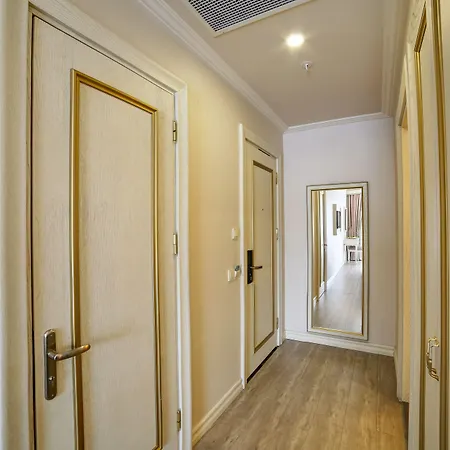 Hotel Halifaks 4*