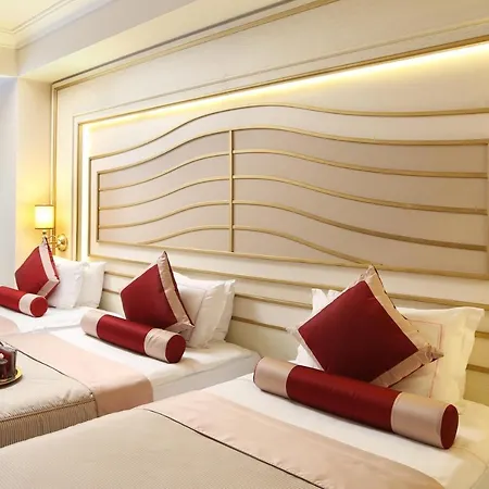 Hotel Halifaks 4*